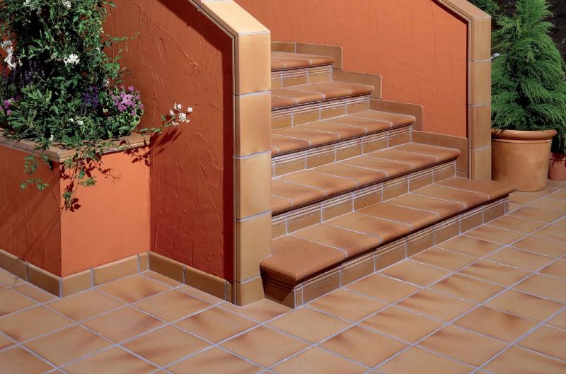 Outdoor stair nosing Flamed stretched sandstone tiles of the Grès d