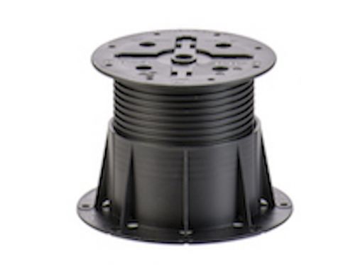 Adjustable feet / pedestals for shower tray