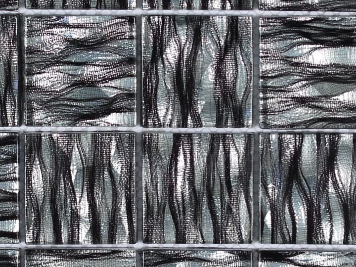 Contemporary Mosaic Glass With Silver Background Black Wave Effect Fabric Plate 30 X 30 Cm Alban Mat Inter